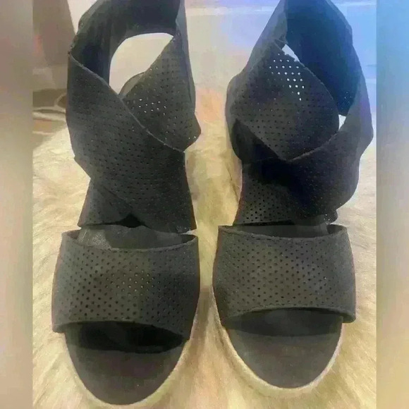 Eileen Fisher espadrille sandals in black suede material. Size 8 1/2. Never worn - Picture 7 of 7
